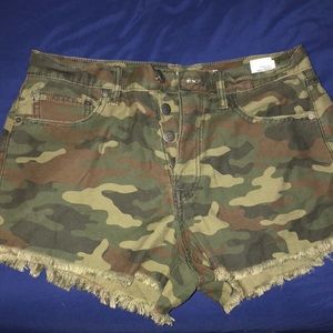 BNWT American eagle festival shorts.